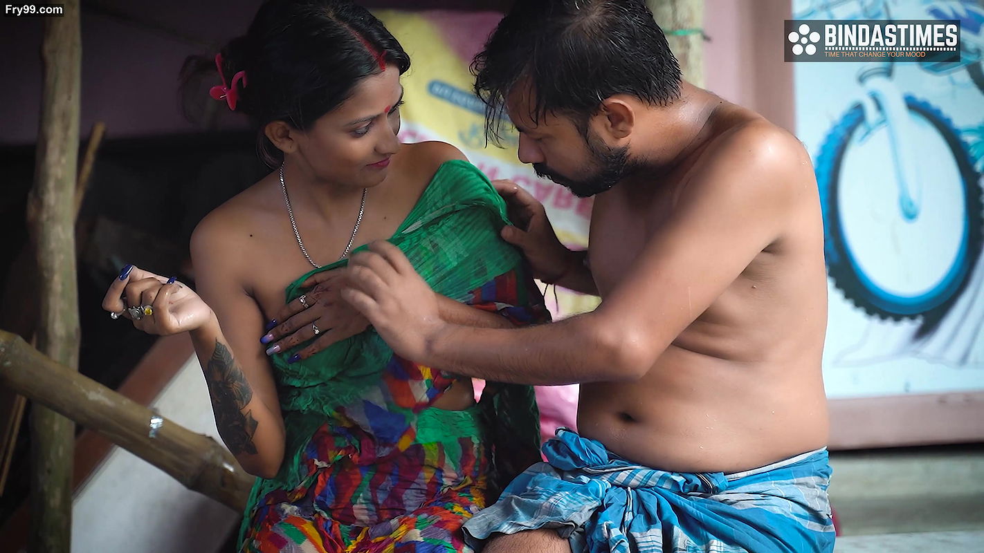 Kaamwali Bai ke sath Outdoor Masti Doodh Nikal ke  ( Hindi Audio )