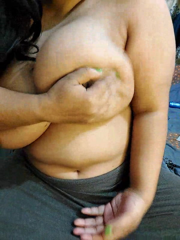 Stripchat-Public.Show-f-Adiba_2-2024.12.26.005920