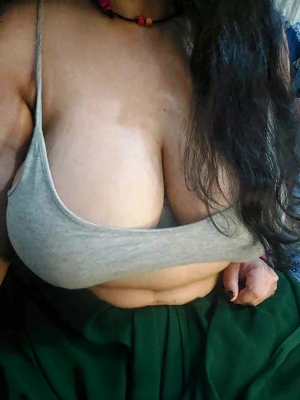 Stripchat-Public.Show-f-Adiba_2-2025.01.13.195824