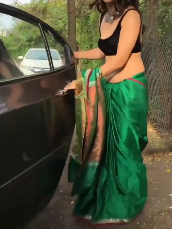 BUSTY POONAM RAJPUT SHOWS BEST WAY TO CARRY A PALLU ADDICTION TION