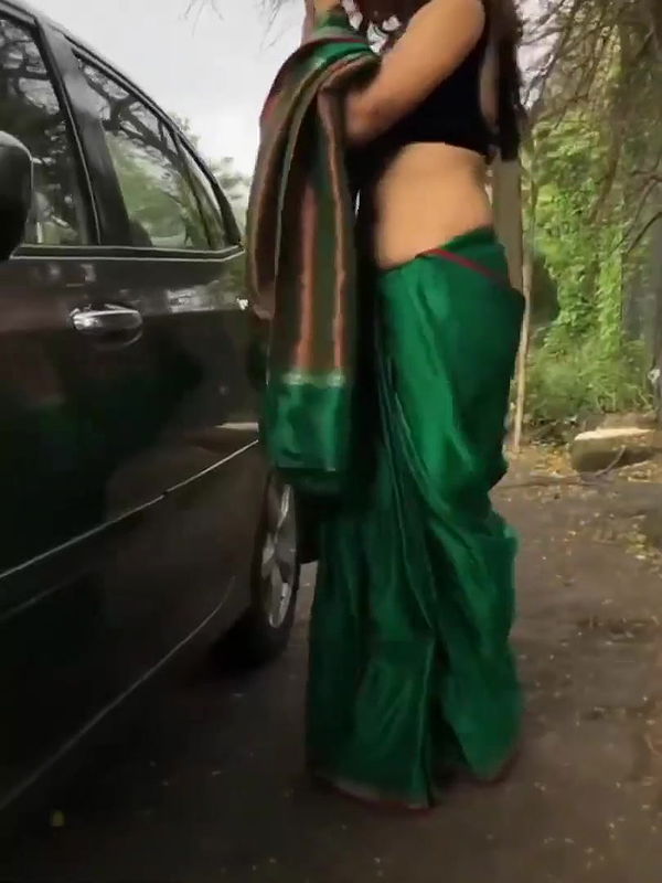 BUSTY POONAM RAJPUT SHOWS BEST WAY TO CARRY A PALLU ADDICTION TION
