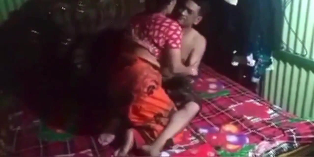 Village bhabi mid night fucking