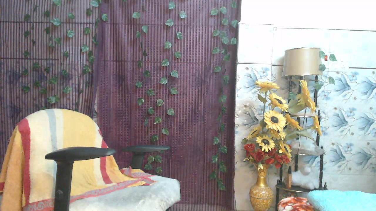 Stripchat-Public.Show-f-Mahimagic_doll-2025.01.11.085540