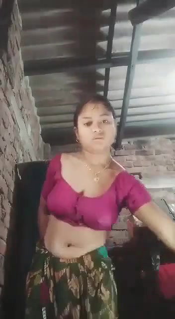 Village bhabhi striping sari and getting nude