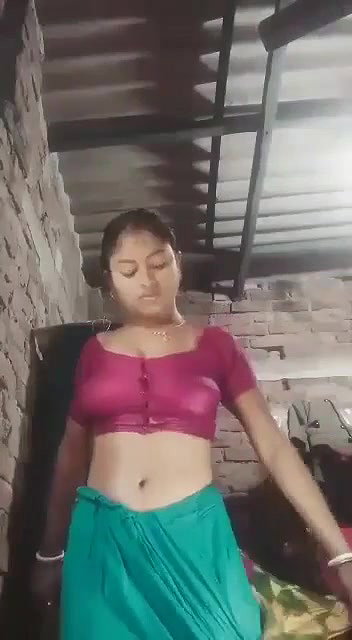 Village bhabhi striping sari and getting nude