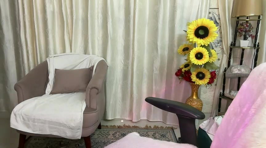 Stripchat-Public.Show-f-Mahimagic_doll-2025.04.08.172737