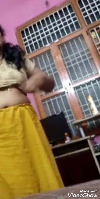 pure iyer maami showing akkul thoppul boobs to boy friend