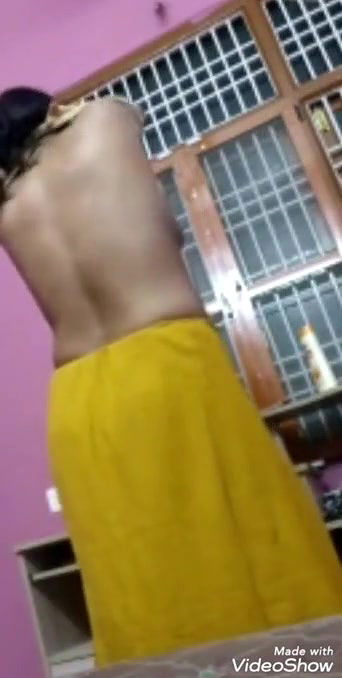 pure iyer maami showing akkul thoppul boobs to boy friend