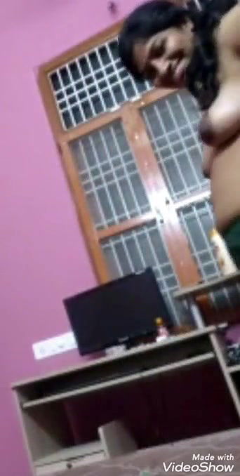 pure iyer maami showing akkul thoppul boobs to boy friend