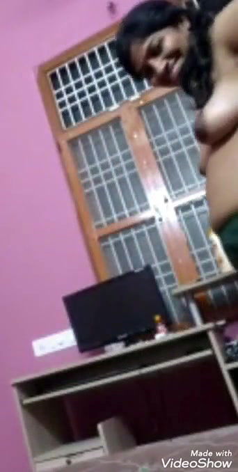 Sexy Indian Bhabhi Boobs Show