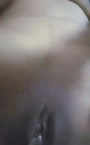 Desi babe showing boobs and pussy