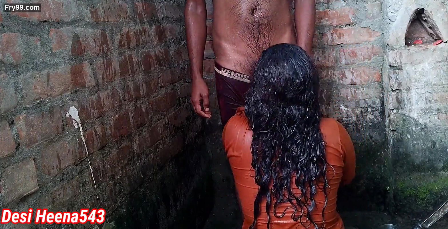 Heena was taking a bath, caught and fucked her