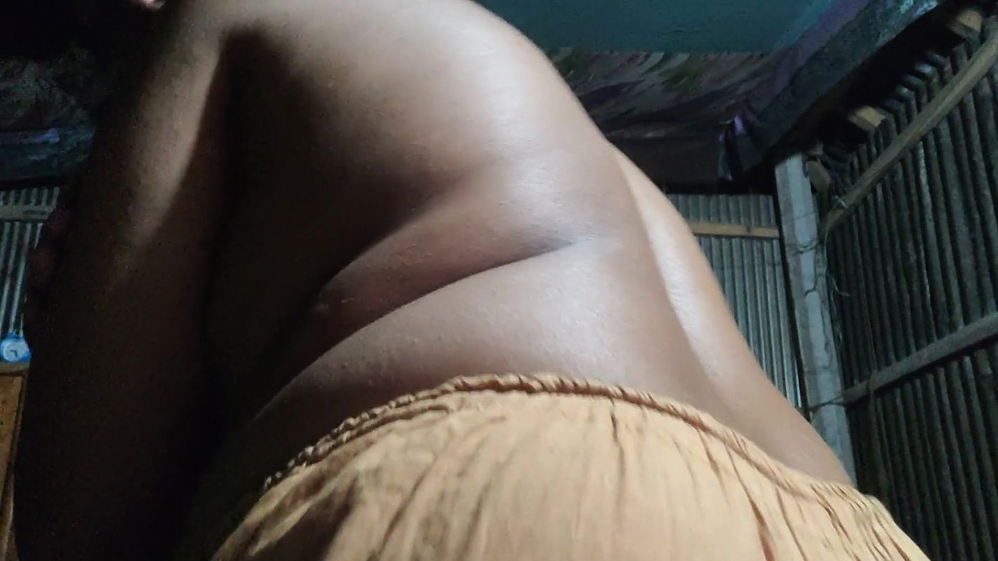 Bangladeshi woman masturbates herself