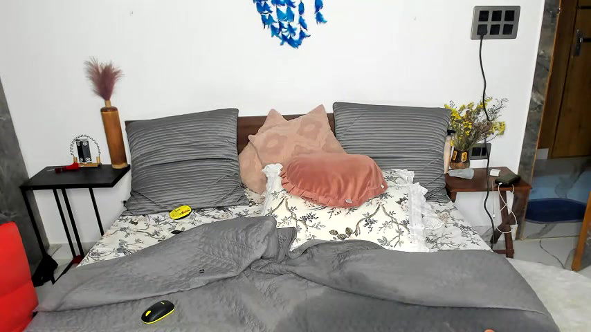 Stripchat-Public.Show-c-Bad_Girl_Kayra69-2025.05.04.024452