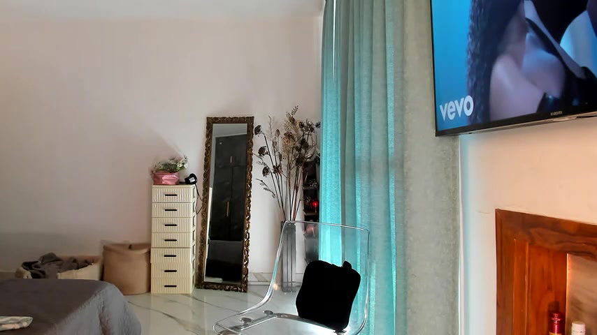 Stripchat-Public.Show-c-Bad_Girl_Kayra69-2025.05.09.015213