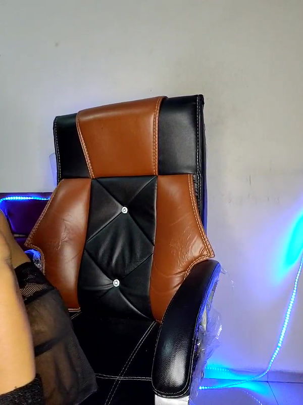 Stripchat-Public.Show-f-Black-Pearll-2025.01.30.021654