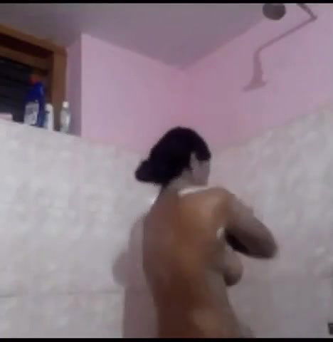 Horny Mallu Bhabhi Bathing