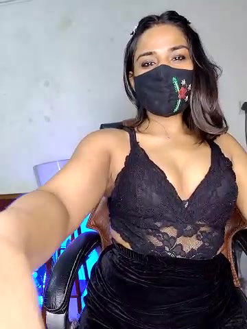 Stripchat-Public.Show-f-Black-Pearll-2025.05.09.190457