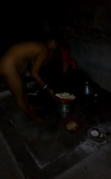 bengali bhabhi making food for husband