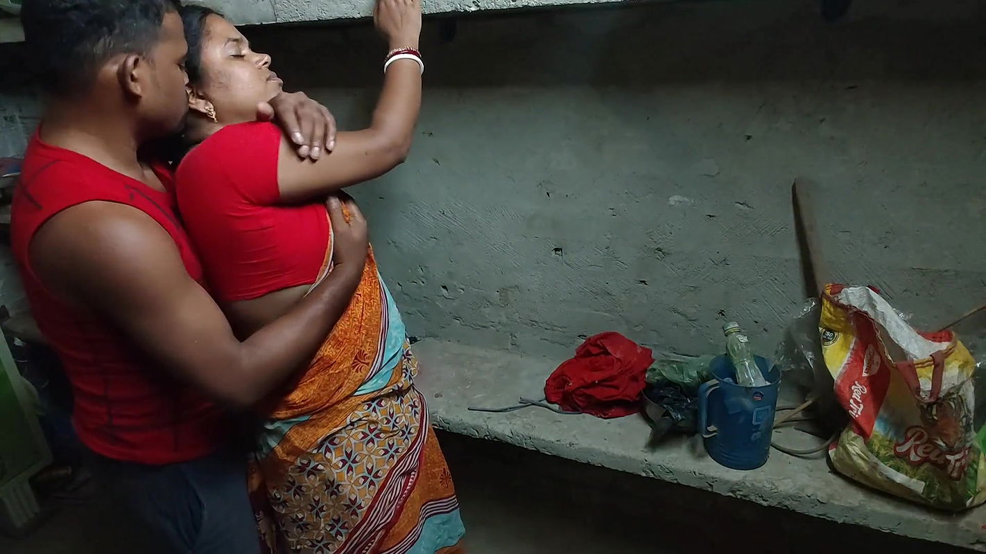 Seeing the Maid Alone, the Master Stripped Her and Fucked Her. Indian Desi Style Sax