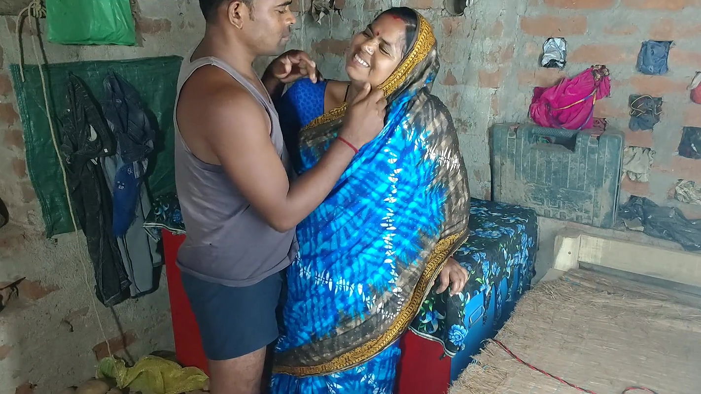 The Son-in-law Stripped and Fucked the Younger Mother-in-law