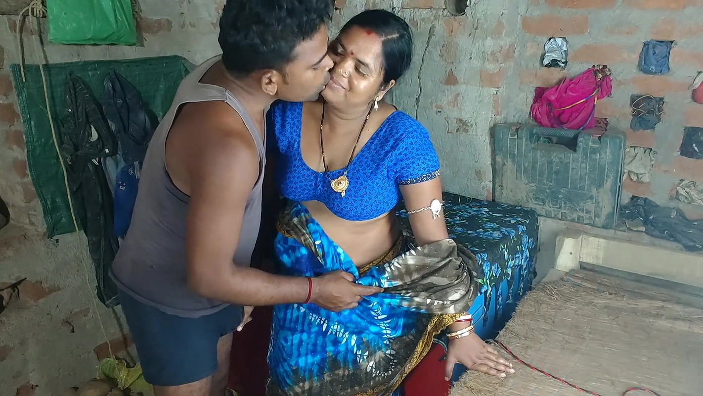 The Son-in-law Stripped and Fucked the Younger Mother-in-law