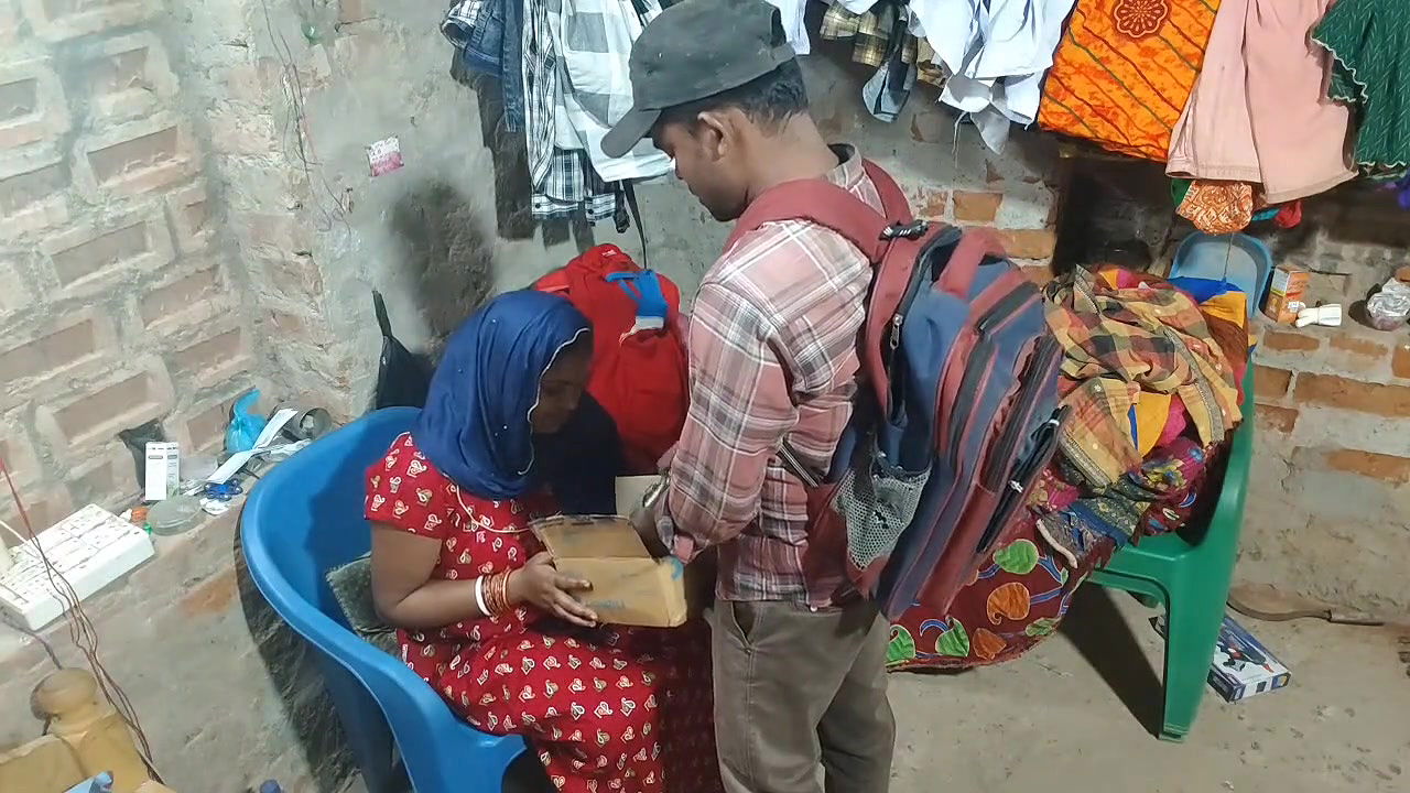 Delivery Boy Stripped and Fucked the Housewife