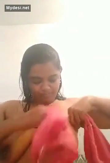 Desi sexy bhabi nude bath