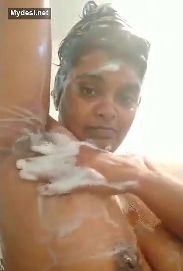 Desi sexy bhabi nude bath