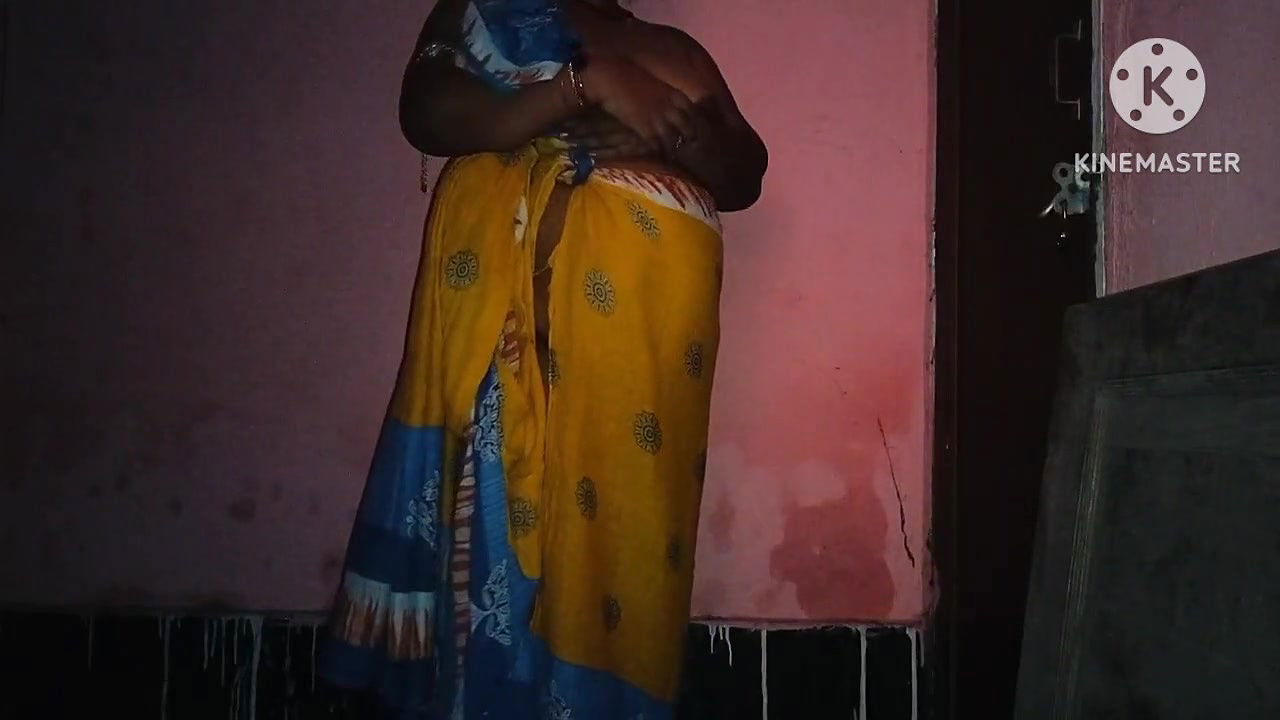 Neighbor Put Land in Aunty’s Ass. Made a Very Loud Sound