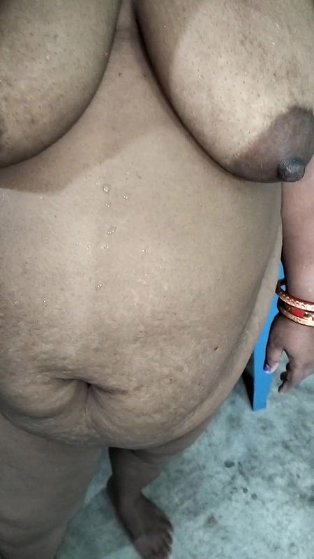 Indian Sexy Women Wearing Clothes After Shower Look Like a Sexy