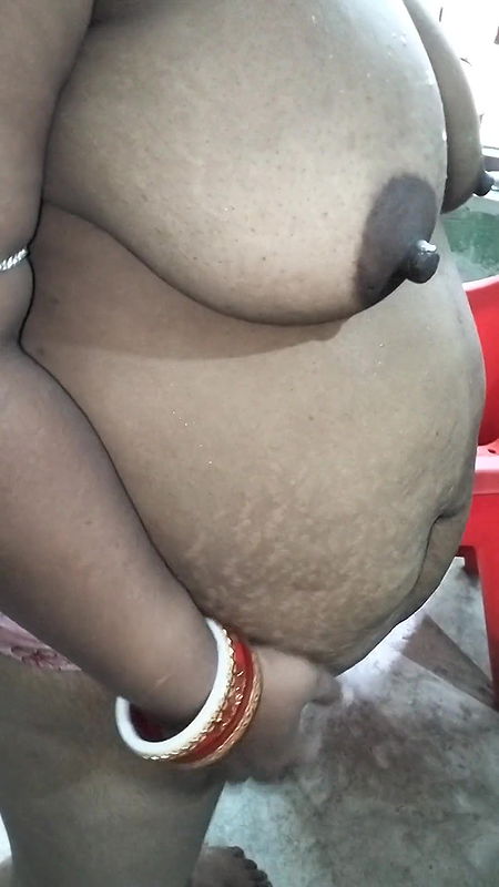 Indian Sexy Women Wearing Clothes After Shower Look Like a Sexy