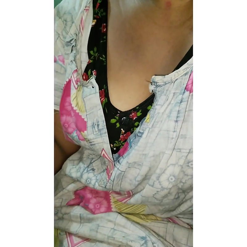 Bhabhi Masturbated Me After Showing Her Boobs