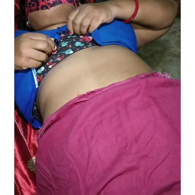 Hot Desi Bhabi Fingering Desi Bhabi Talk with Boyfriend and Fill Sexy Mind