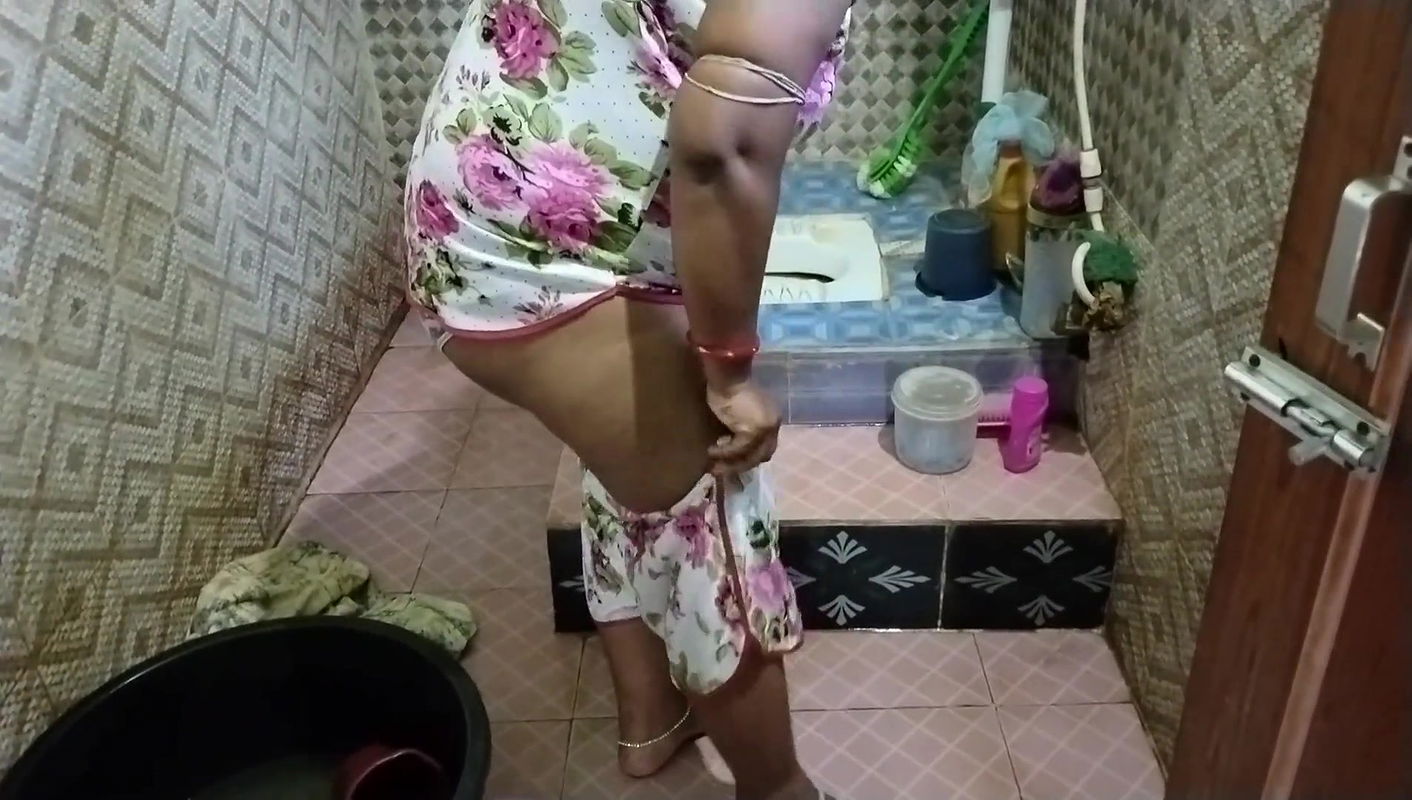 Hot Desi Bhabi Nude Show and Boobs Massage