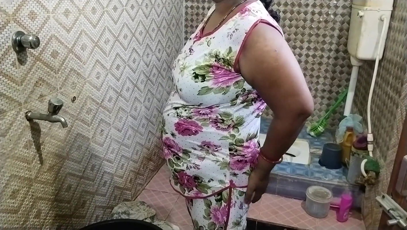 Hot Desi Bhabi Nude Show and Boobs Massage