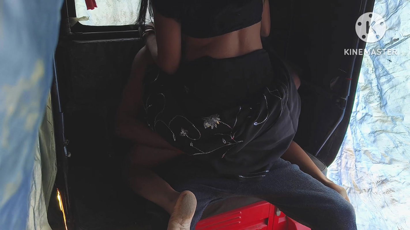 Young Bhabhi Fucking with E-rickshaw Driver When She Not Pay Rent of E-rickshaw