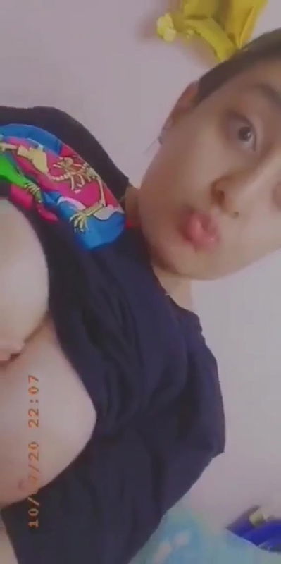 Cute Paki Girl Showing