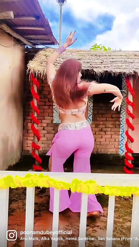 Poonam dubey huge deep navel jiggling + ass show