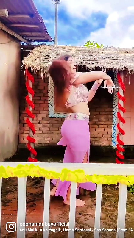 Poonam dubey huge deep navel jiggling + ass show