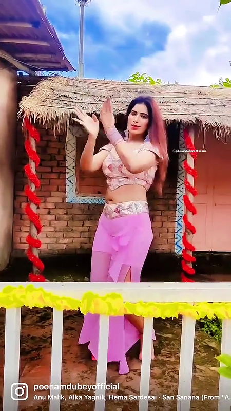 Poonam dubey huge deep navel jiggling + ass show