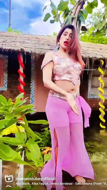 Poonam dubey huge deep navel jiggling + ass show