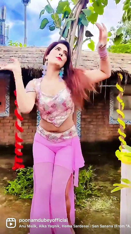 Poonam dubey huge deep navel jiggling + ass show