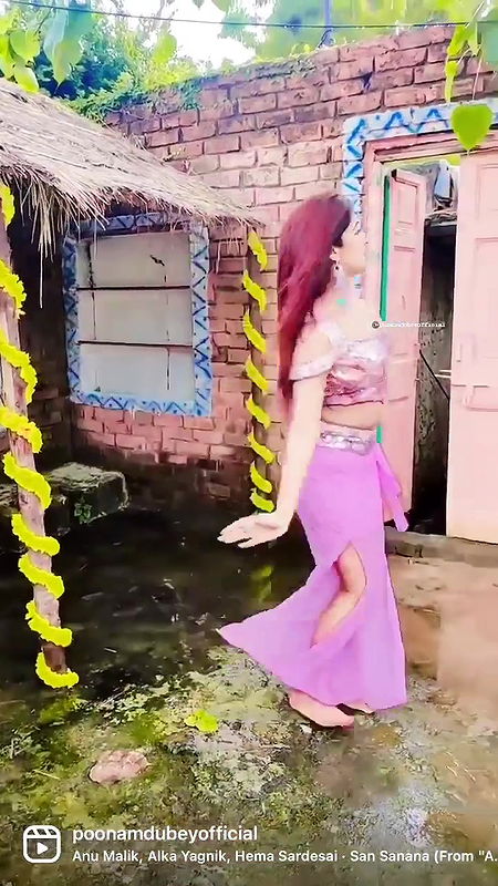 Poonam dubey huge deep navel jiggling + ass show
