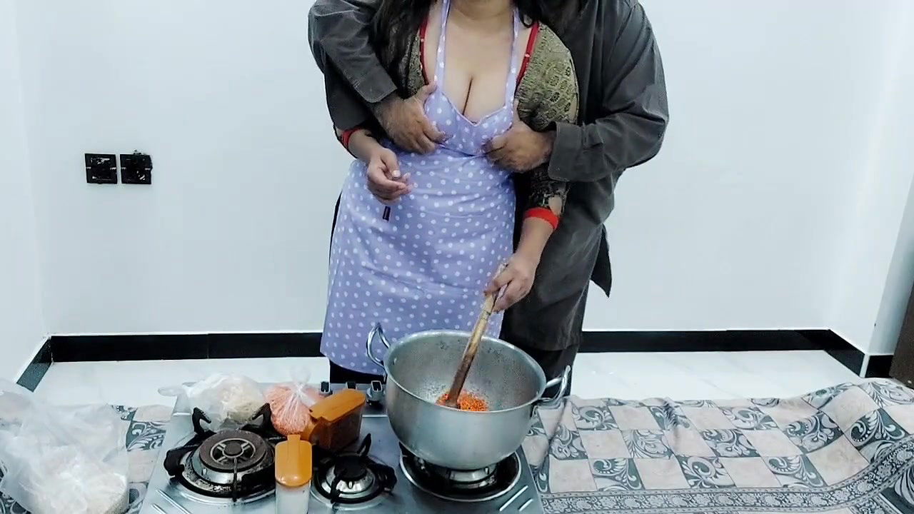 Pakistani Village Wife Fucked In Kitchen While She Is Cooking With Clear Hindi Audio