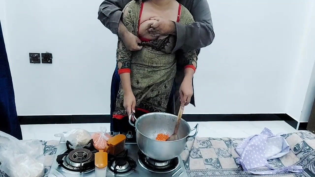 Pakistani Village Wife Fucked In Kitchen While She Is Cooking With Clear Hindi Audio