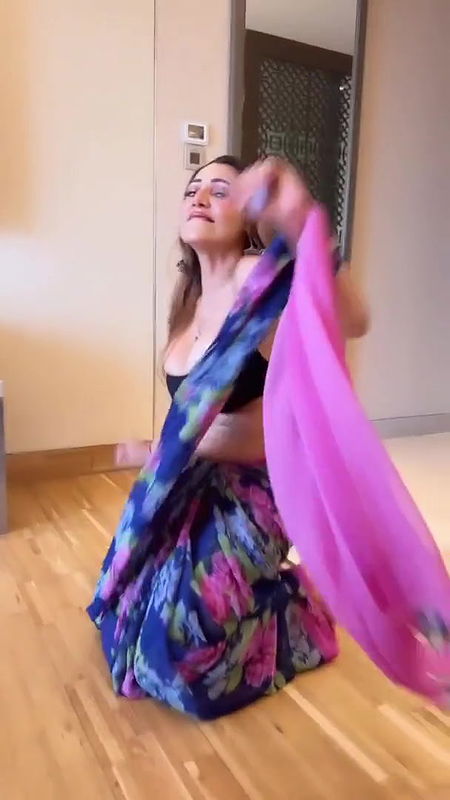 KARISHMA KAR LATEST HOT SEXY DOGGYSTYLE DANCE DAMN SEDUCTIVE