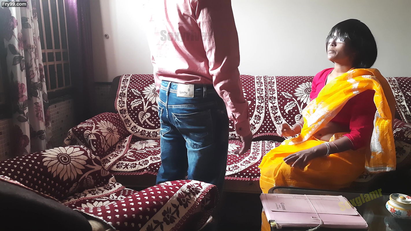 Indian Bhabi Fucked by Bank Executive – Clear Hindi Audio sexglamr