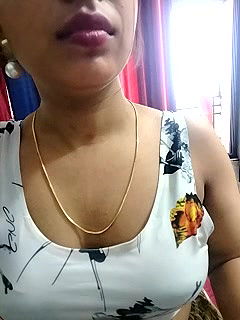 Stripchat-Public.Show-f-Maahhii_2-2025.05.27.013213