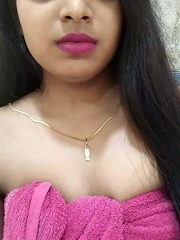 Stripchat-Public.Show-f-Maahhii_2-2025.06.15.030155